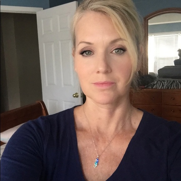 Meet your Posher, Joanne - Picture 1 of 5